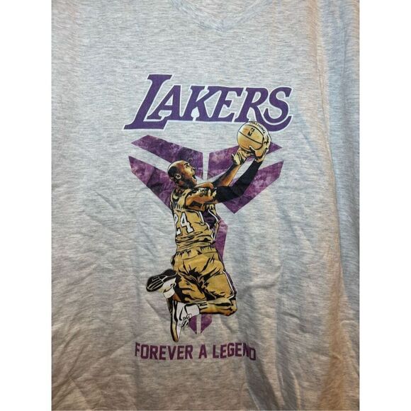 Kobe Bryant Lakers Forever a Legend Women's V-neck T-shirt size Large - Picture 2 of 2